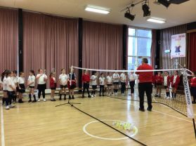 Primary five plays badminton!